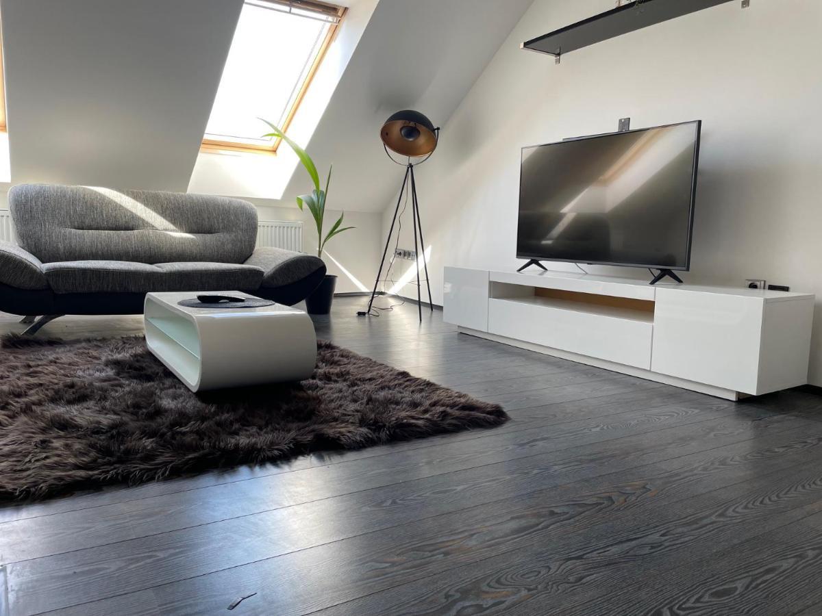 Apartman Vera Pardubice Bagian luar foto